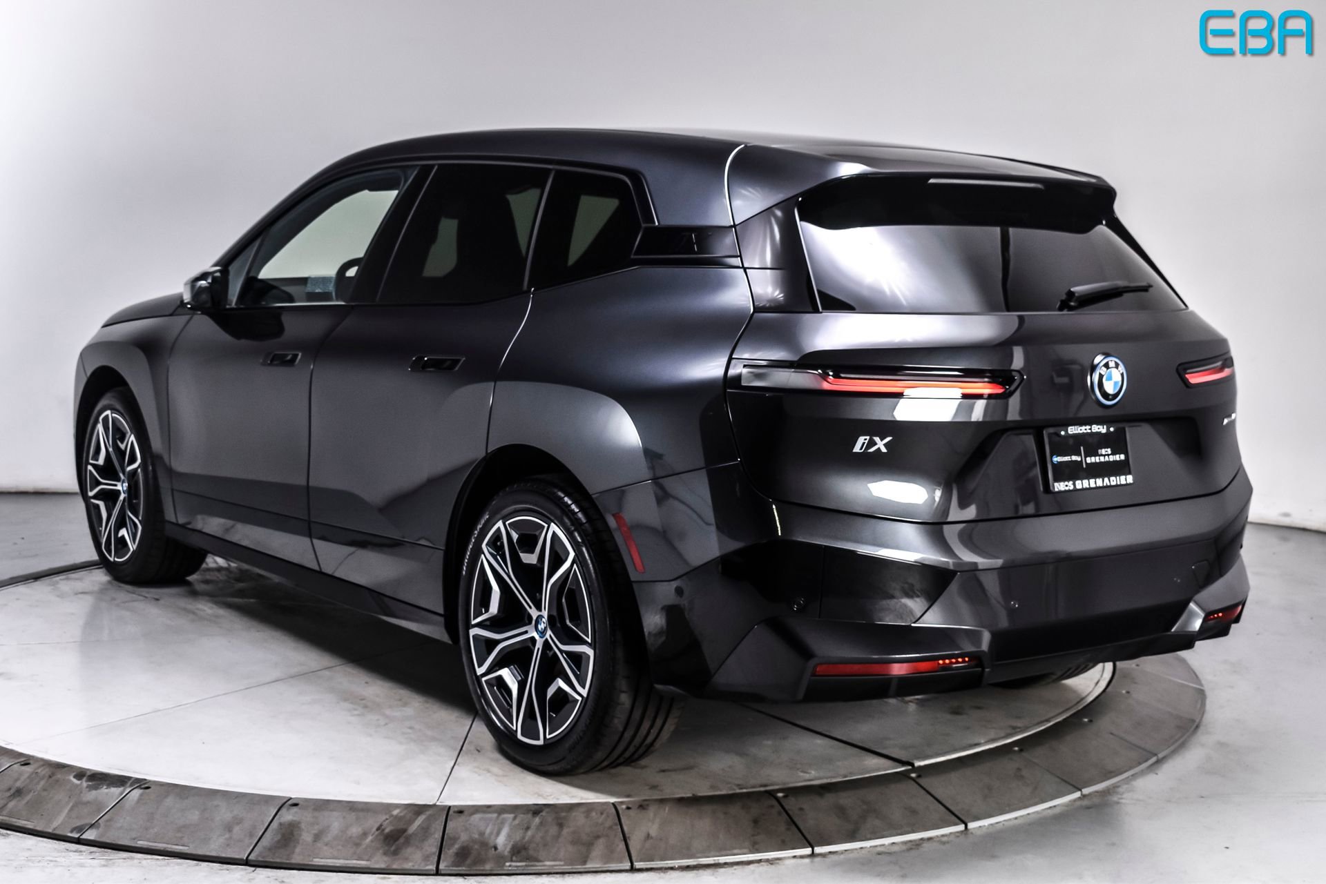 Used 2024 BMW iX xDrive50 w/ Sport Package image 4