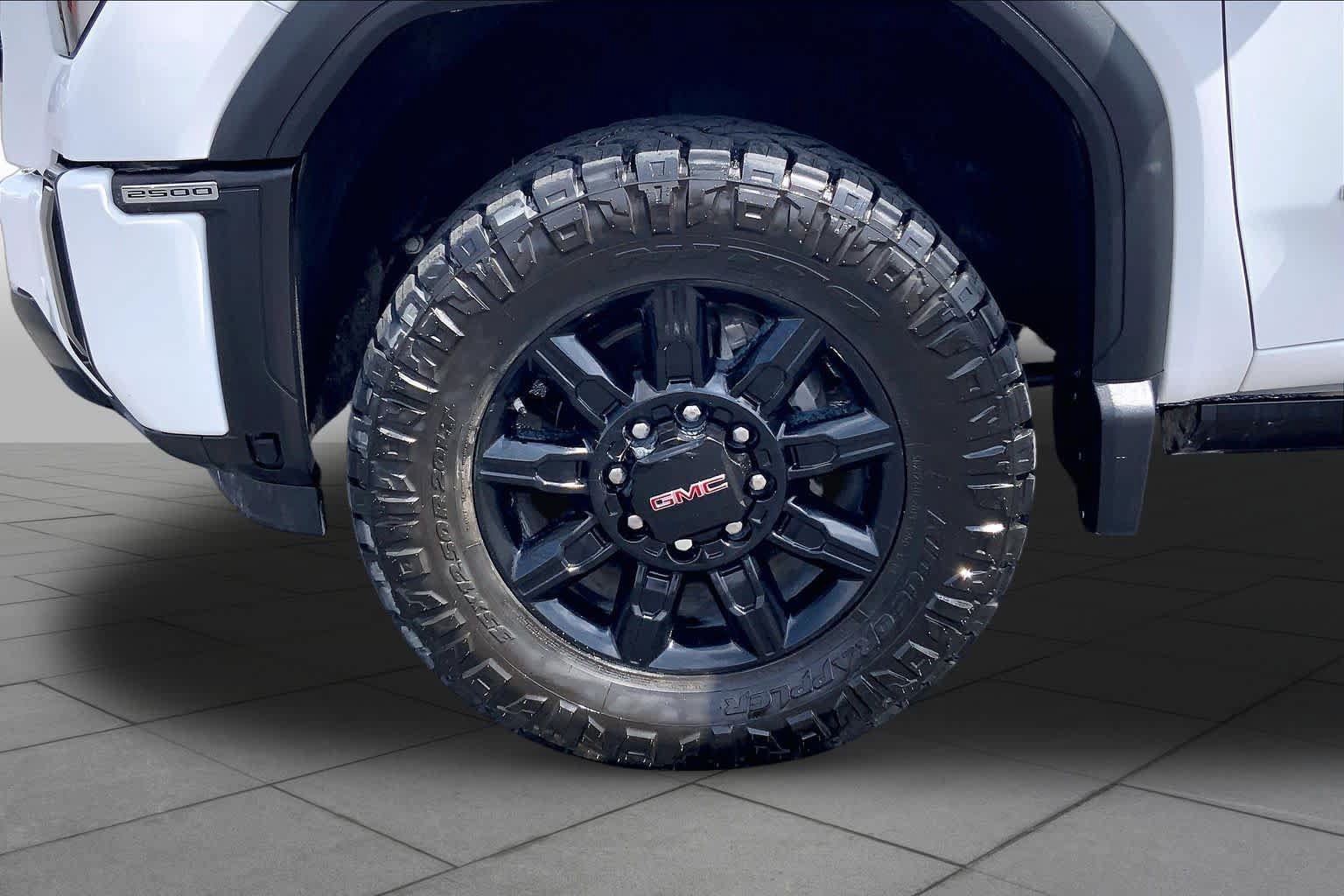 Used 2024 GMC Sierra 2500 AT4 w/ AT4 Premium Plus Package AWD/4WD image 11
