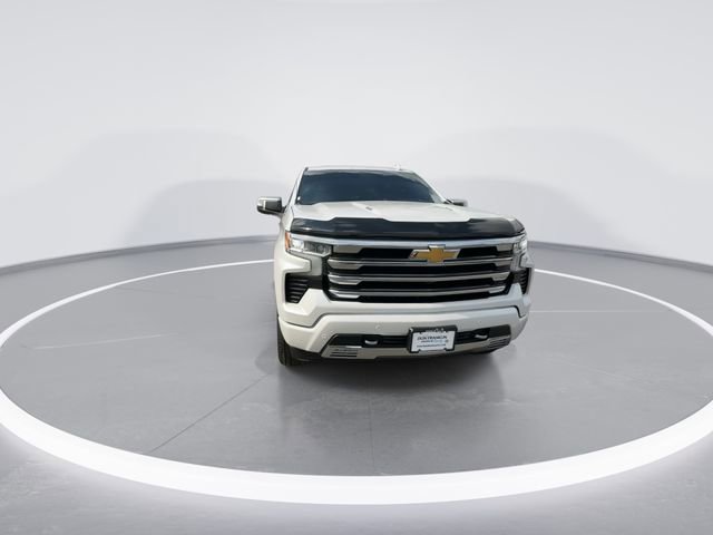 Used 2023 Chevrolet Silverado 1500 High Country w/ High Country Premium Package AWD/4WD image 3
