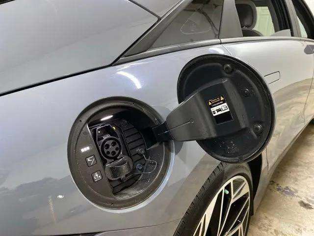Used 2025 Hyundai Ioniq 6 SEL RWD image 98