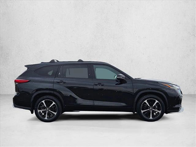 Used 2022 Toyota Highlander XSE image 4