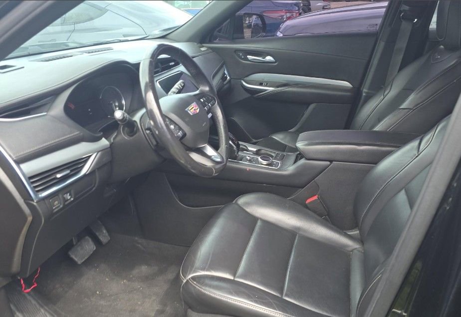 Used 2021 Cadillac XT4 Premium Luxury image 6