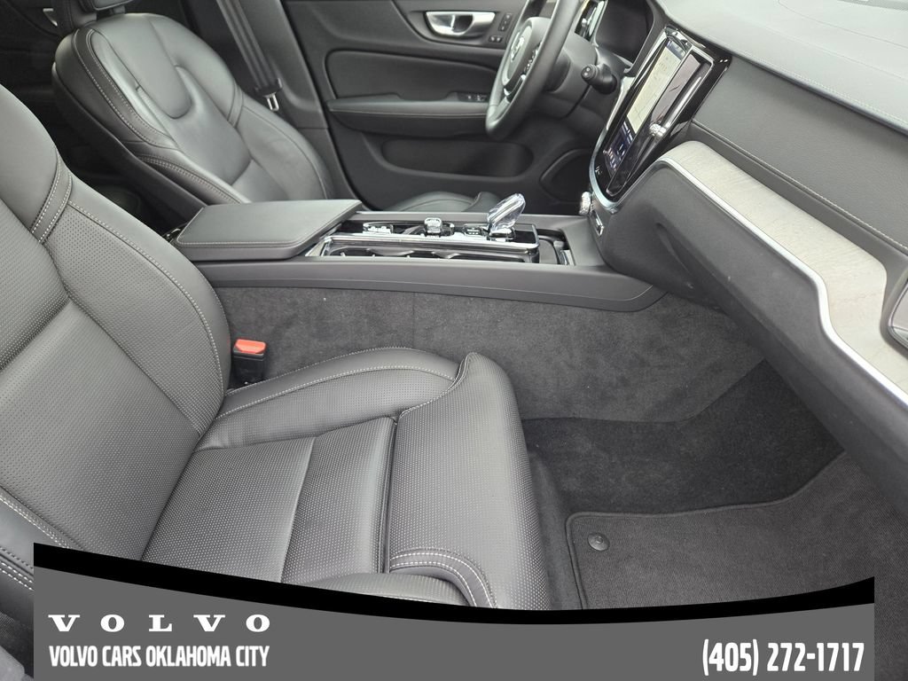 Certified 2025 Volvo V60 B5 Cross Country Ultra AWD/4WD image 11