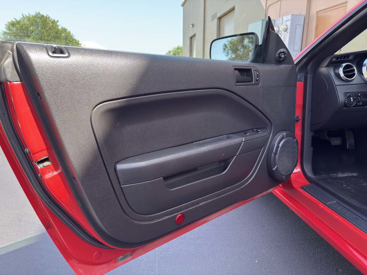 Used 2005 Ford Mustang GT image 39