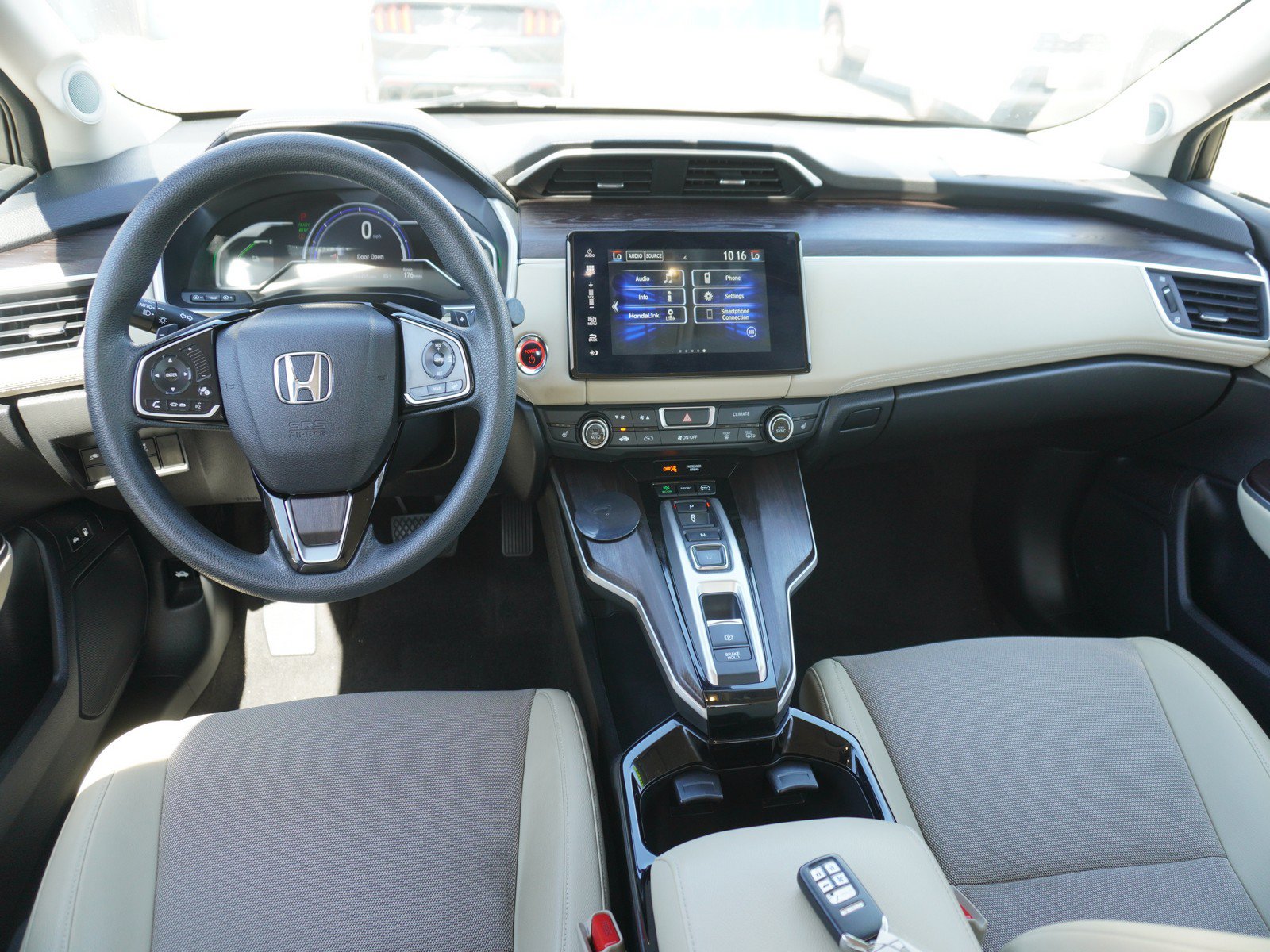 Used 2019 Honda Clarity Plug-In Hybrid image 2