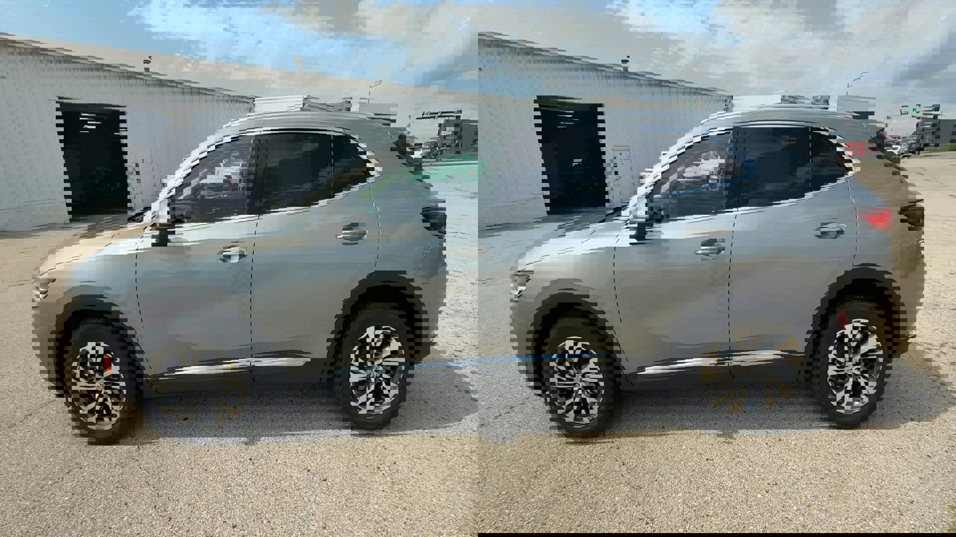 Used 2023 Buick Envision Essence image 5