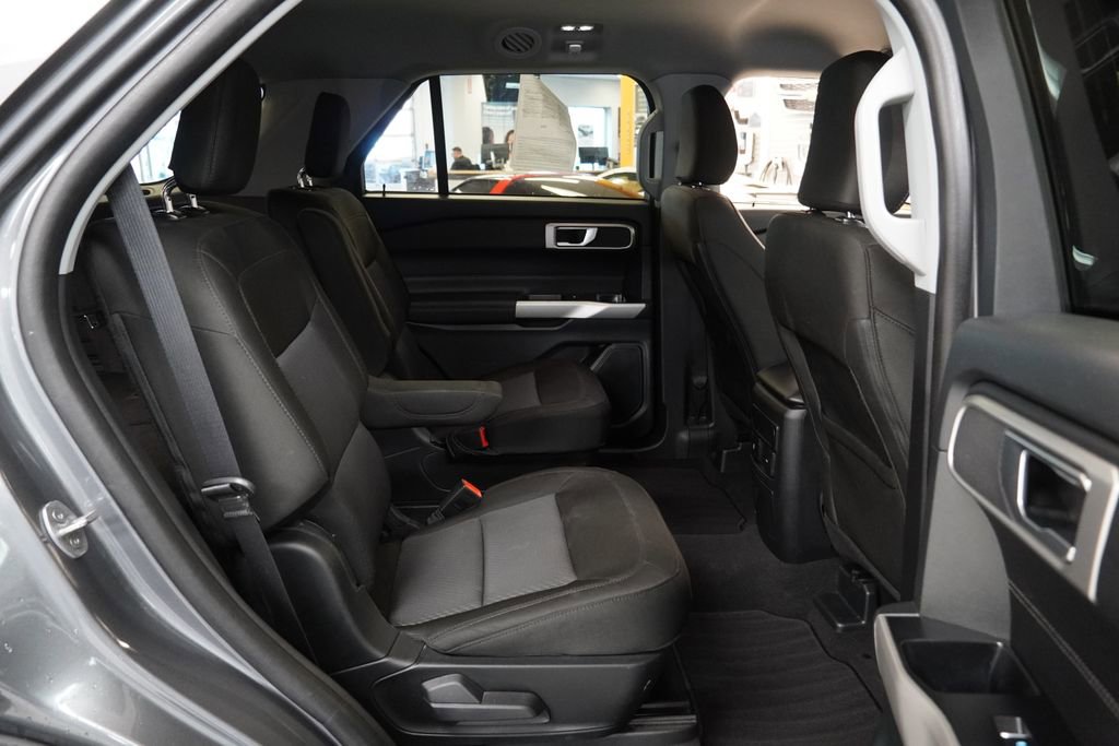 Used 2023 Ford Explorer XLT AWD/4WD image 30
