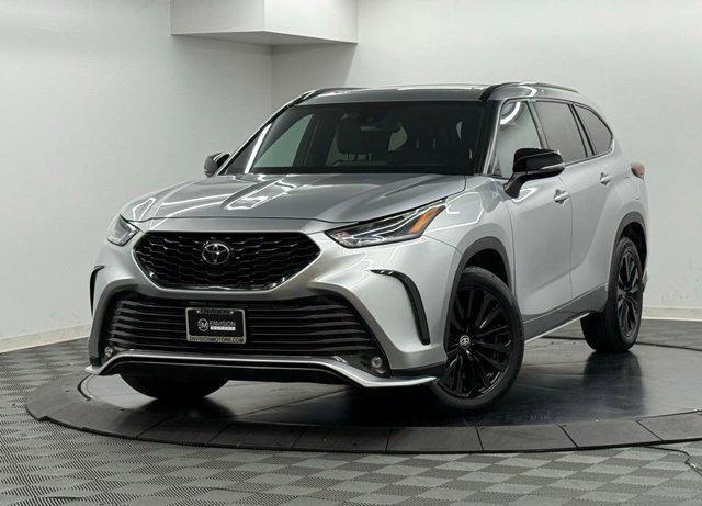 Certified 2024 Toyota Highlander XSE image 2