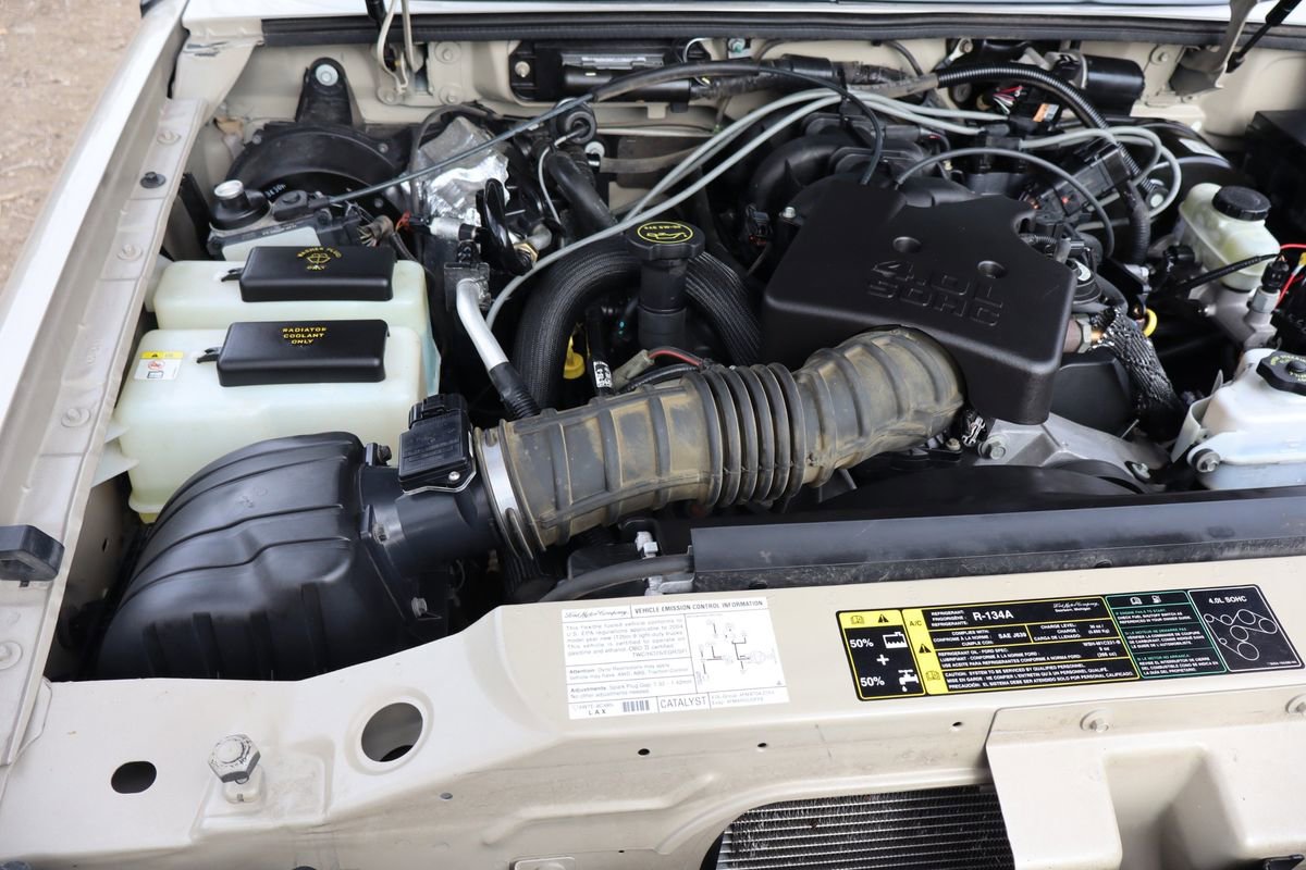 Used 2004 Ford Explorer Sport Trac XLT image 37