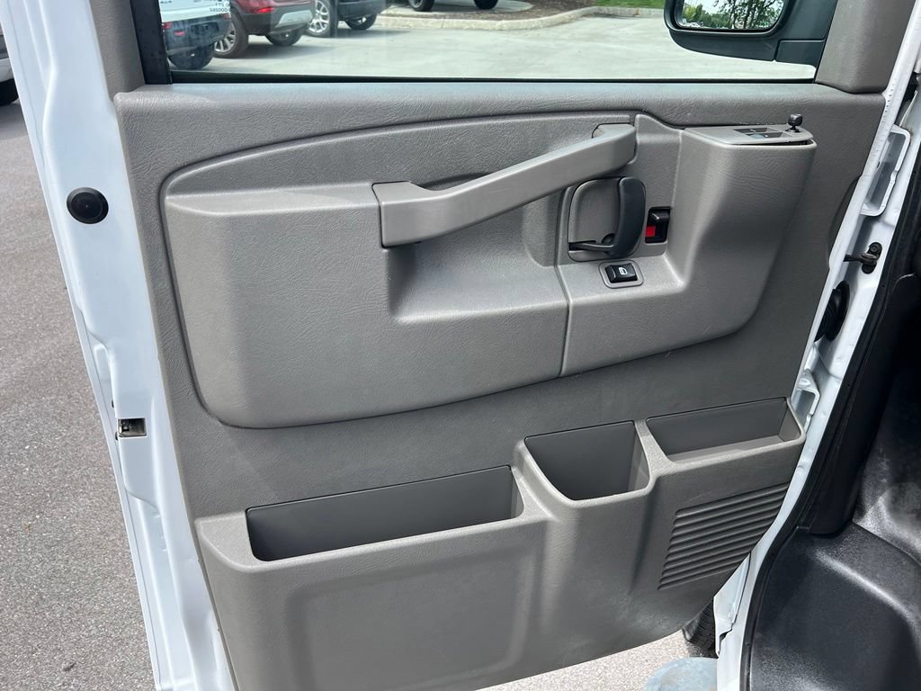 Used 2025 Chevrolet Express 2500 w/ Driver Convenience Package RWD image 15