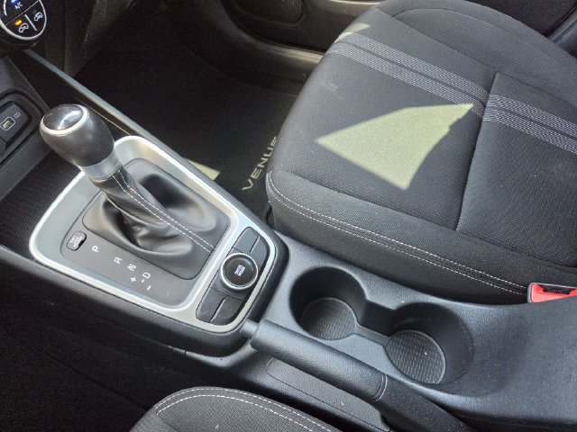 Used 2022 Hyundai Venue SEL FWD image 23