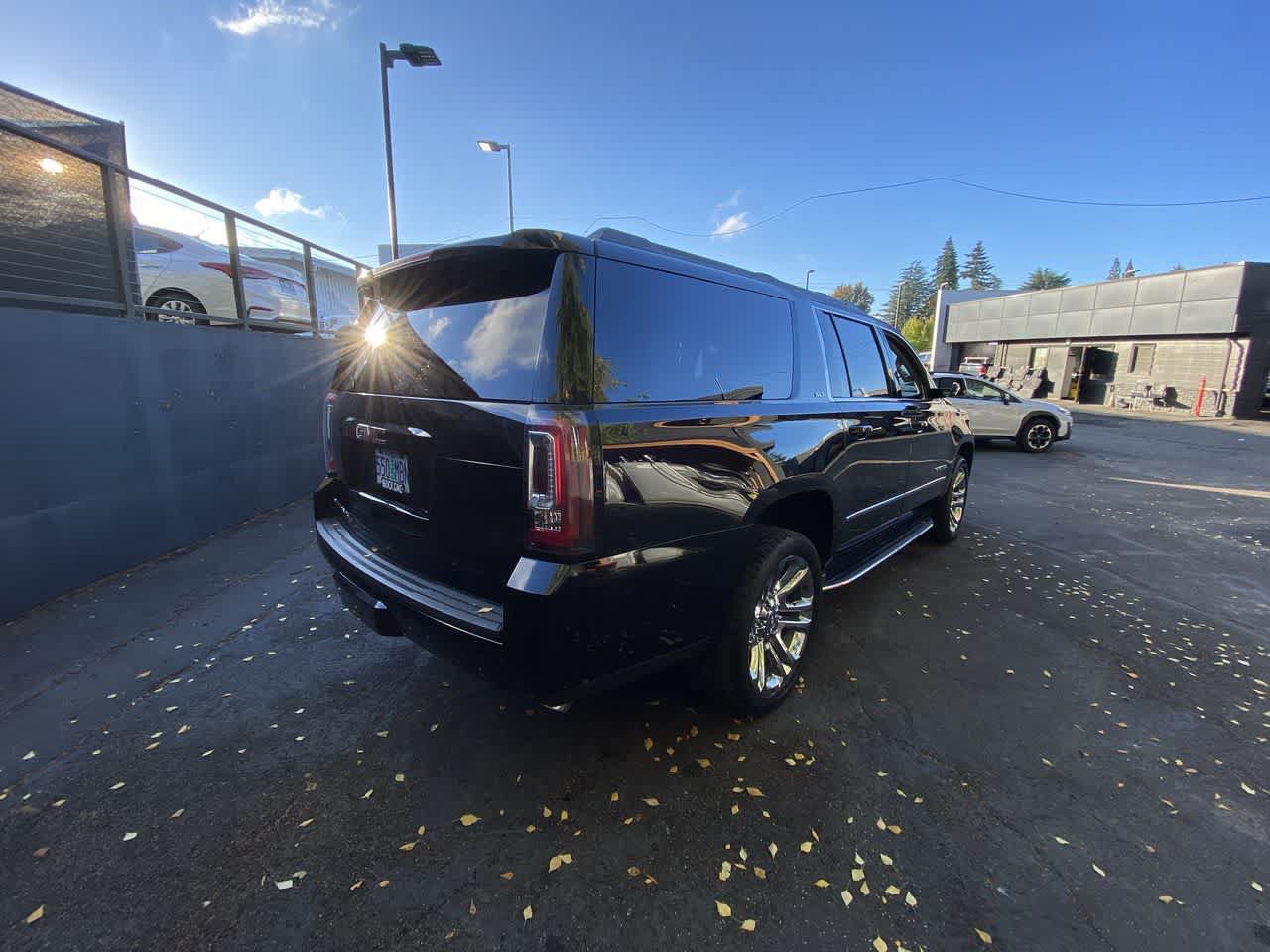 Used 2020 GMC Yukon XL SLT w/ Premium Edition AWD/4WD image 6