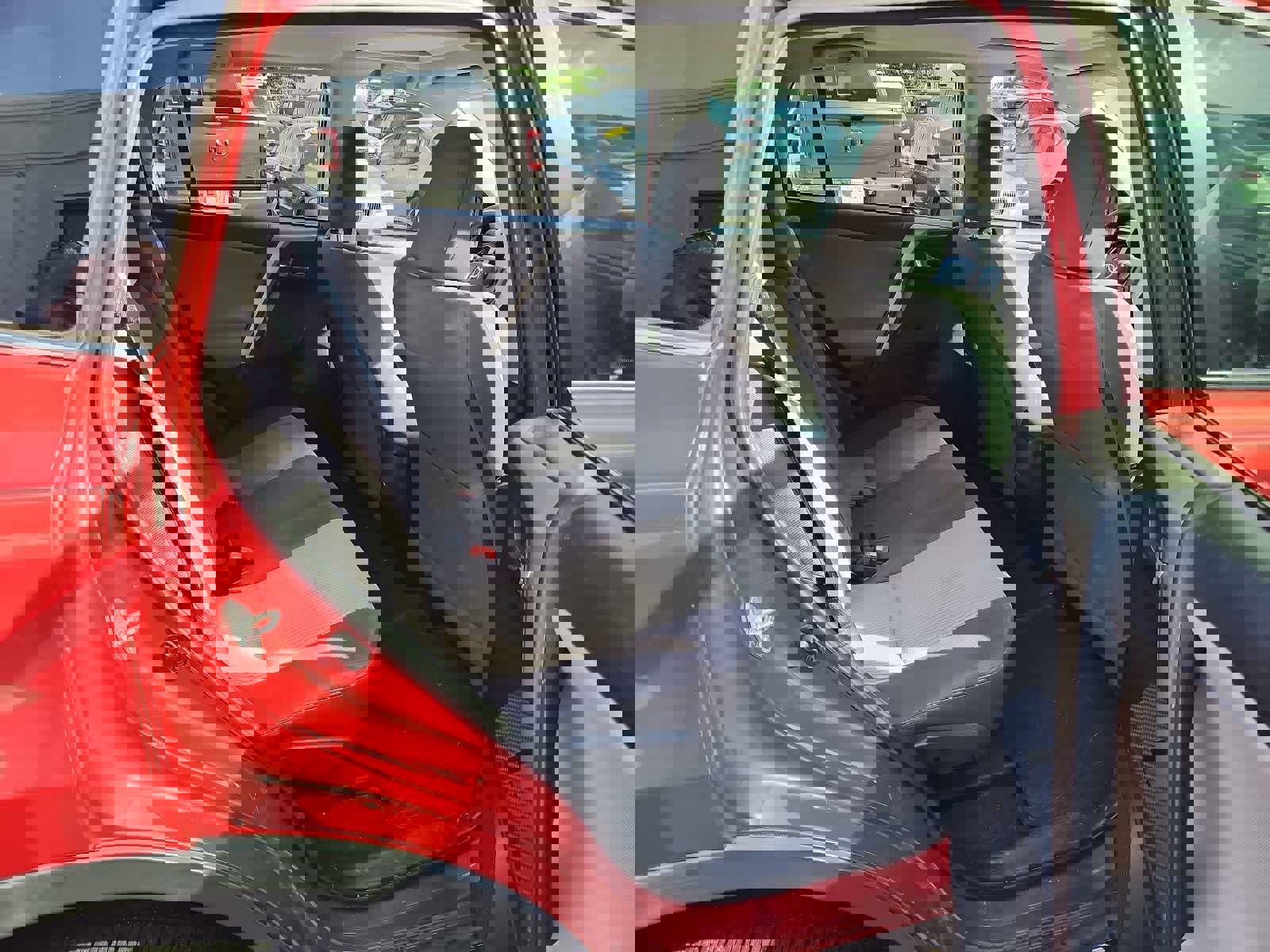 Used 2015 Toyota RAV4 XLE FWD image 23