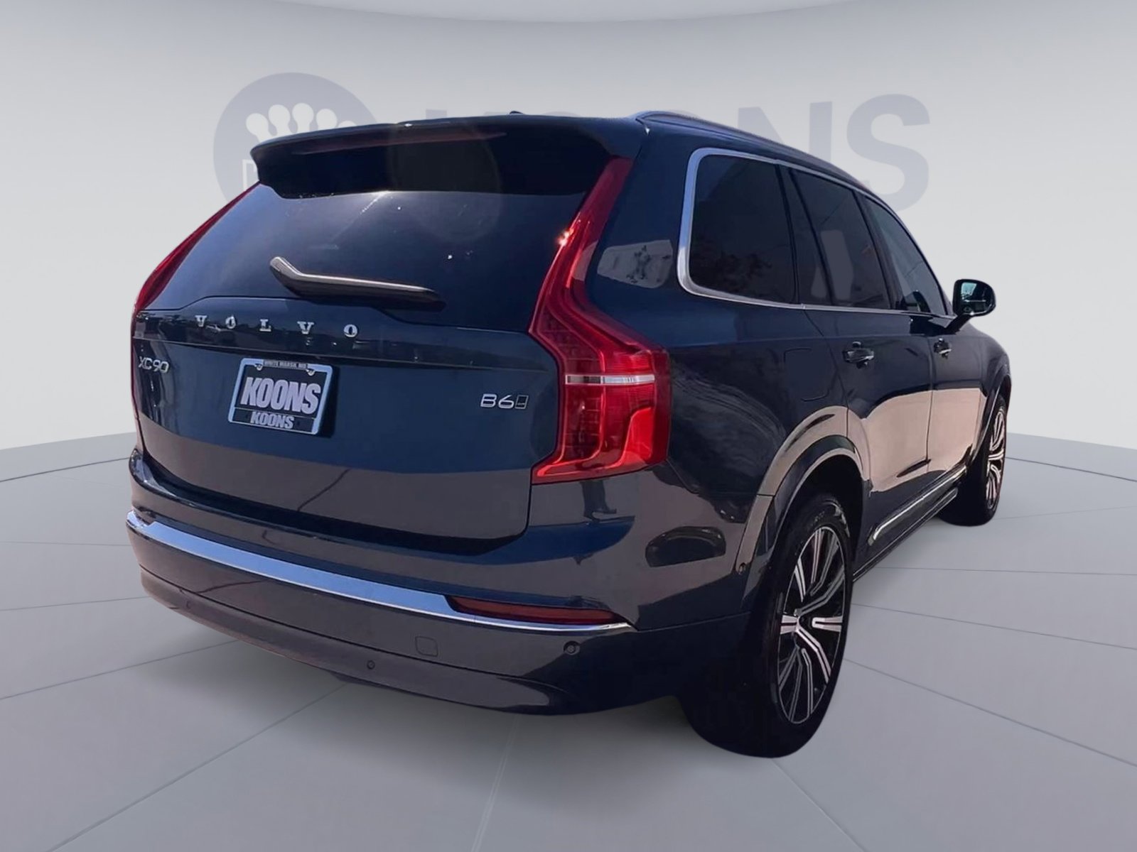 Used 2023 Volvo XC90 B6 Plus image 11
