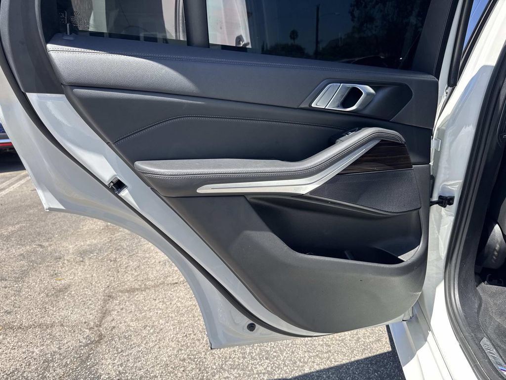 Used 2023 BMW X5 sDrive40i w/ M Sport Package RWD image 27