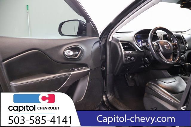 Used 2019 Jeep Cherokee Latitude Plus w/ Cold Weather Group FWD image 9