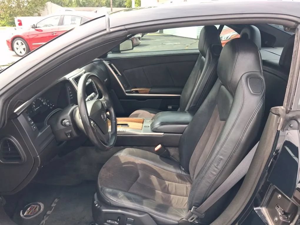 Used 2006 Cadillac XLR V RWD image 30