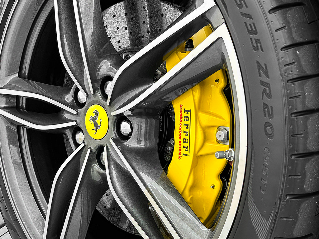 Certified 2026 Ferrari Roma Spider RWD image 32