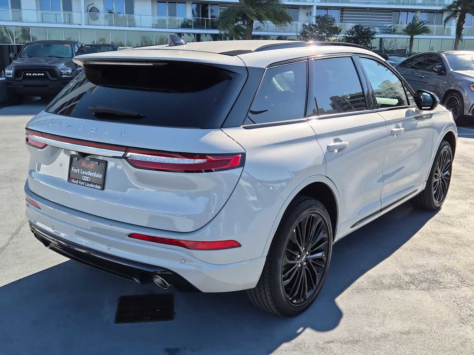 Used 2023 Lincoln Corsair Reserve w/ Jet Appearance Package image 6