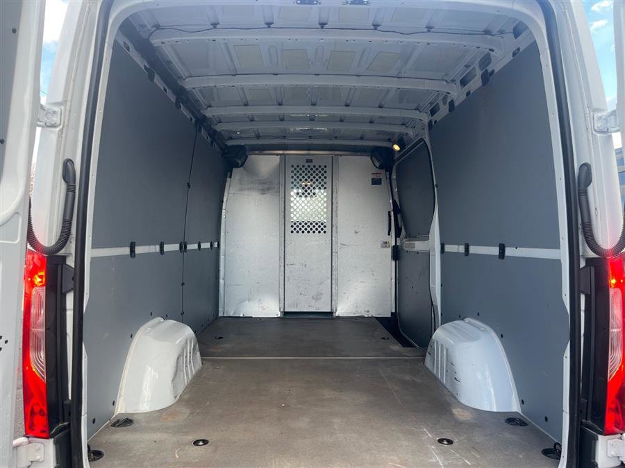 Used 2022 Mercedes-Benz Sprinter 2500 image 11