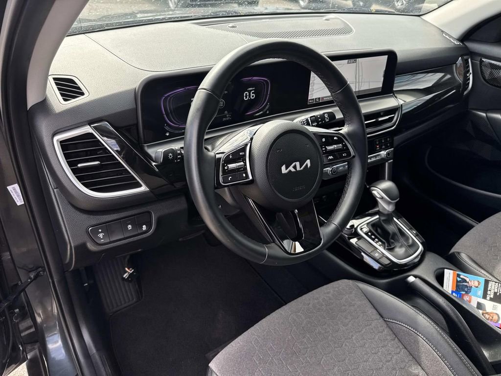 Used 2025 Kia Seltos S FWD image 17