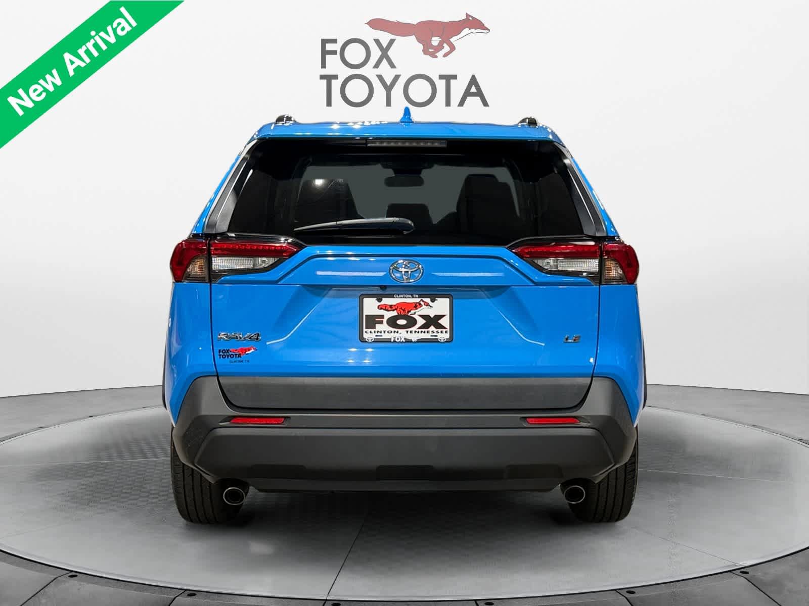 Used 2019 Toyota RAV4 LE w/ Carpet Mat Package FWD image 5