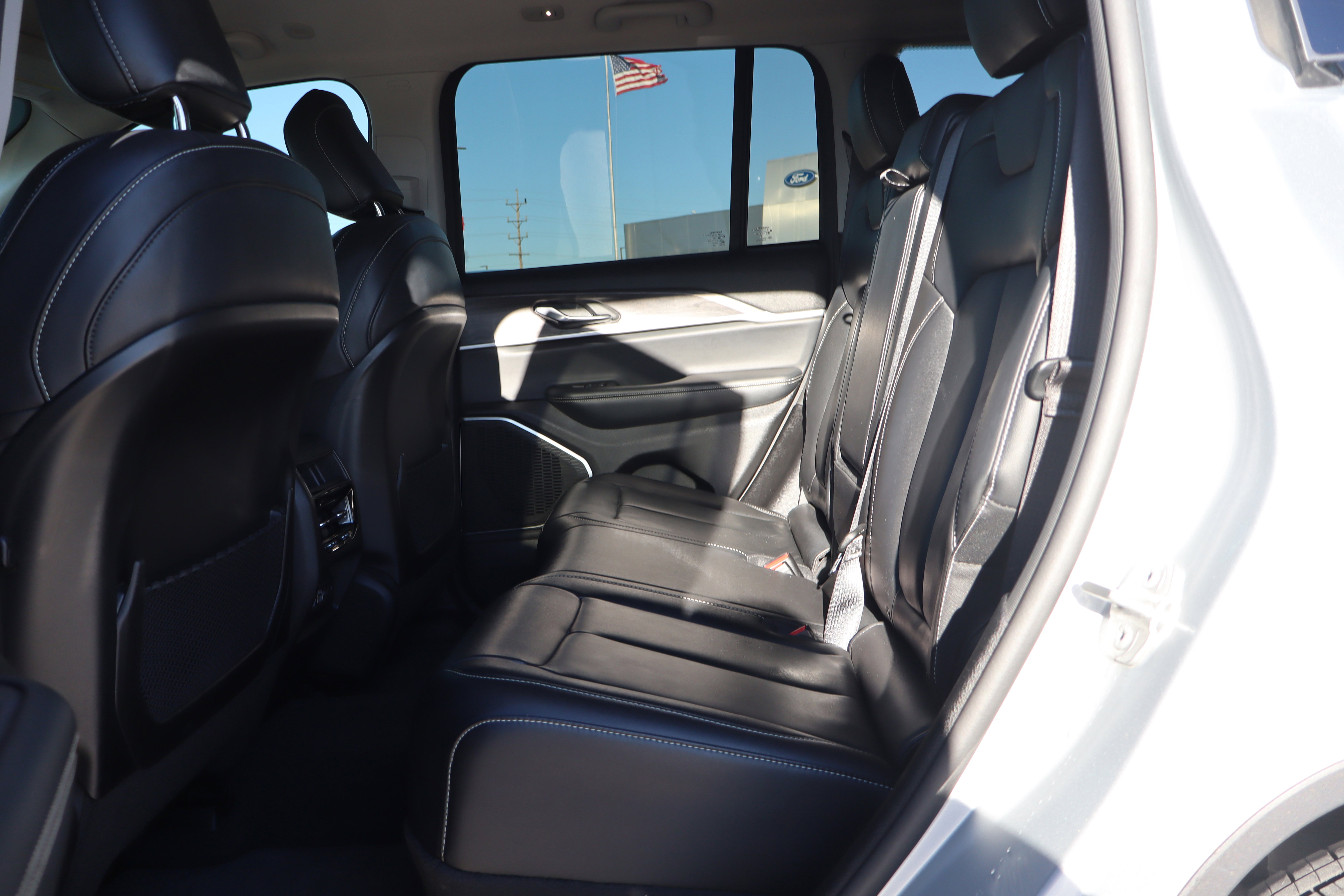 Used 2022 Jeep Grand Cherokee Limited image 11