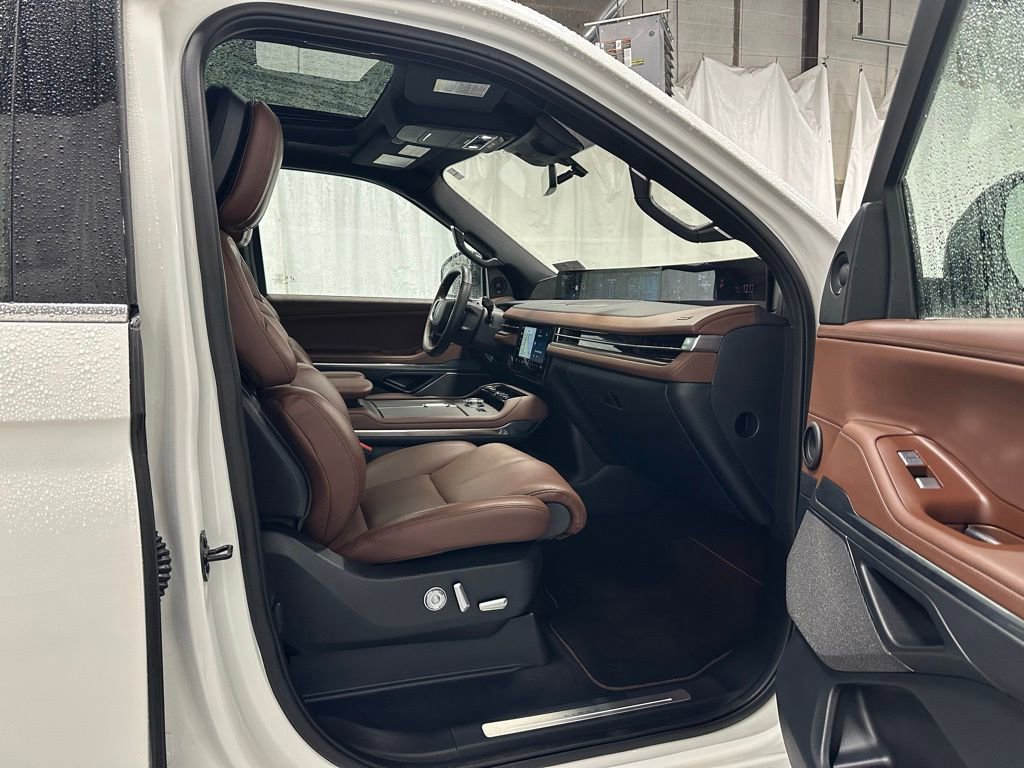 Used 2025 Lincoln Navigator Reserve image 68