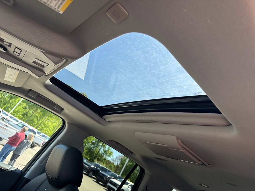 Used 2018 Cadillac Escalade Premium Luxury AWD/4WD image 12