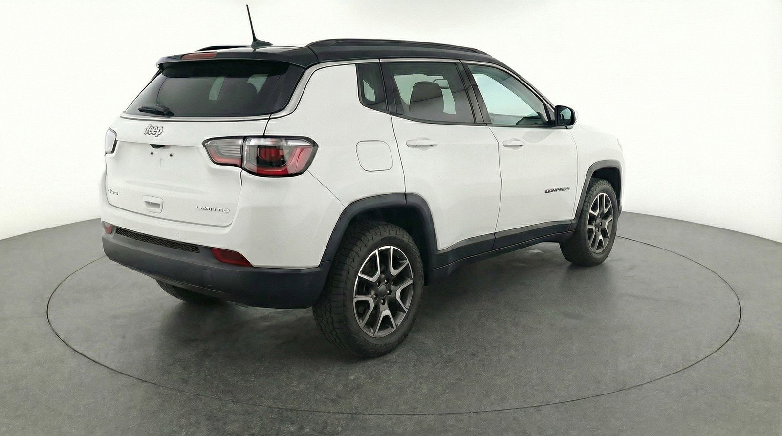 Used 2025 Jeep Compass Trailhawk w/ Trailer Tow Group AWD/4WD image 9