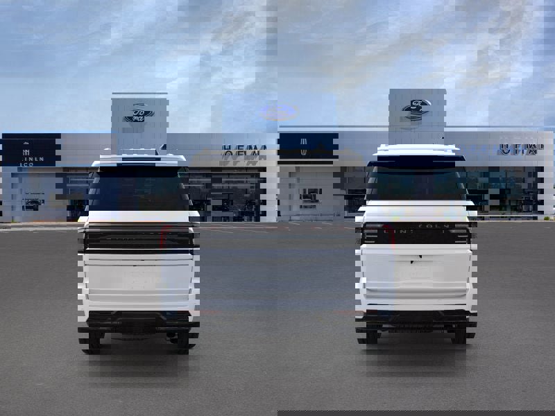 New 2025 Lincoln Navigator Reserve image 5