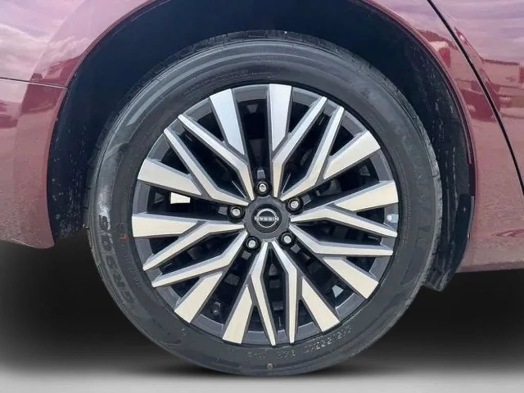Used 2024 Nissan Altima 2.5 SV FWD image 27
