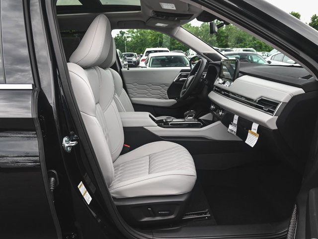 New 2025 Mitsubishi Outlander AWD image 33