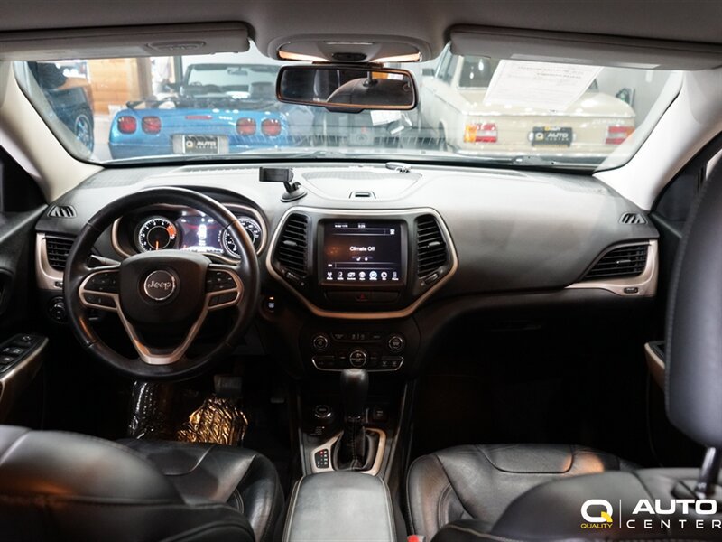 Used 2017 Jeep Cherokee Limited AWD/4WD image 13