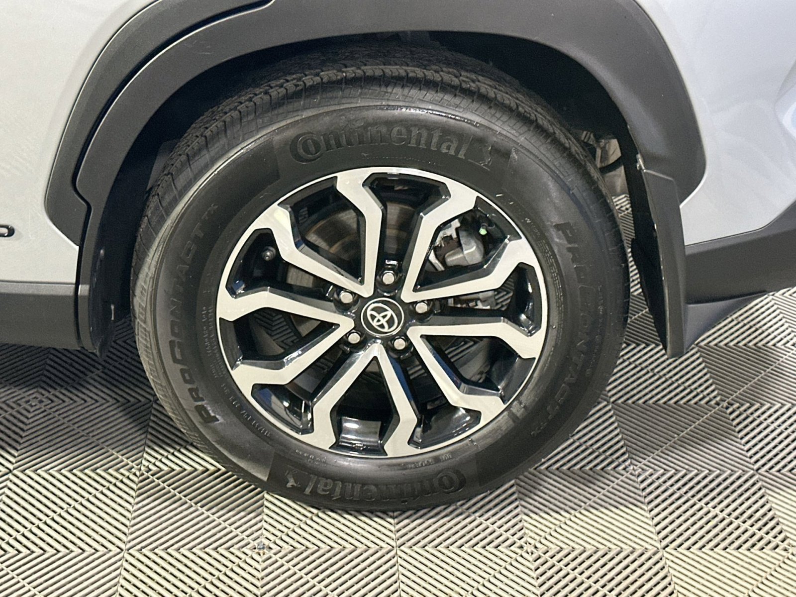 Used 2024 Toyota Corolla Cross SE w/ Moonroof Package image 12