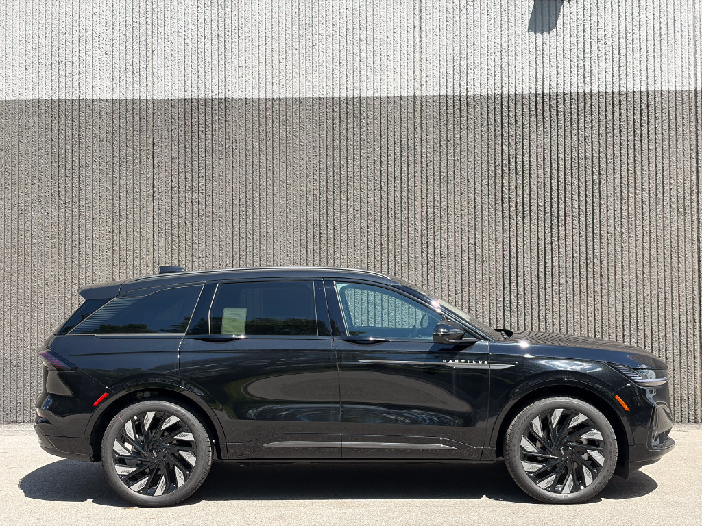 New 2026 Lincoln Nautilus Reserve w/ Jet Appearance Package AWD/4WD image 8