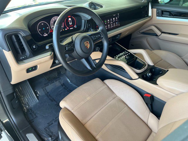 Used 2024 Porsche Cayenne Coupe image 11