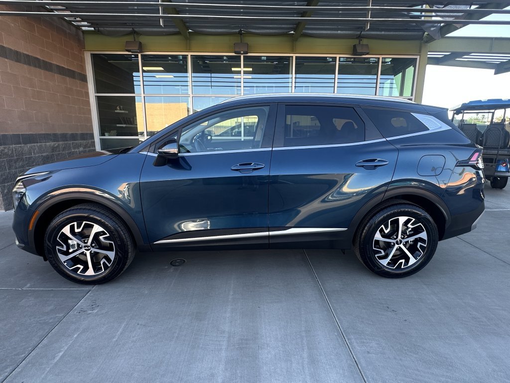 Used 2025 Kia Sportage EX image 6