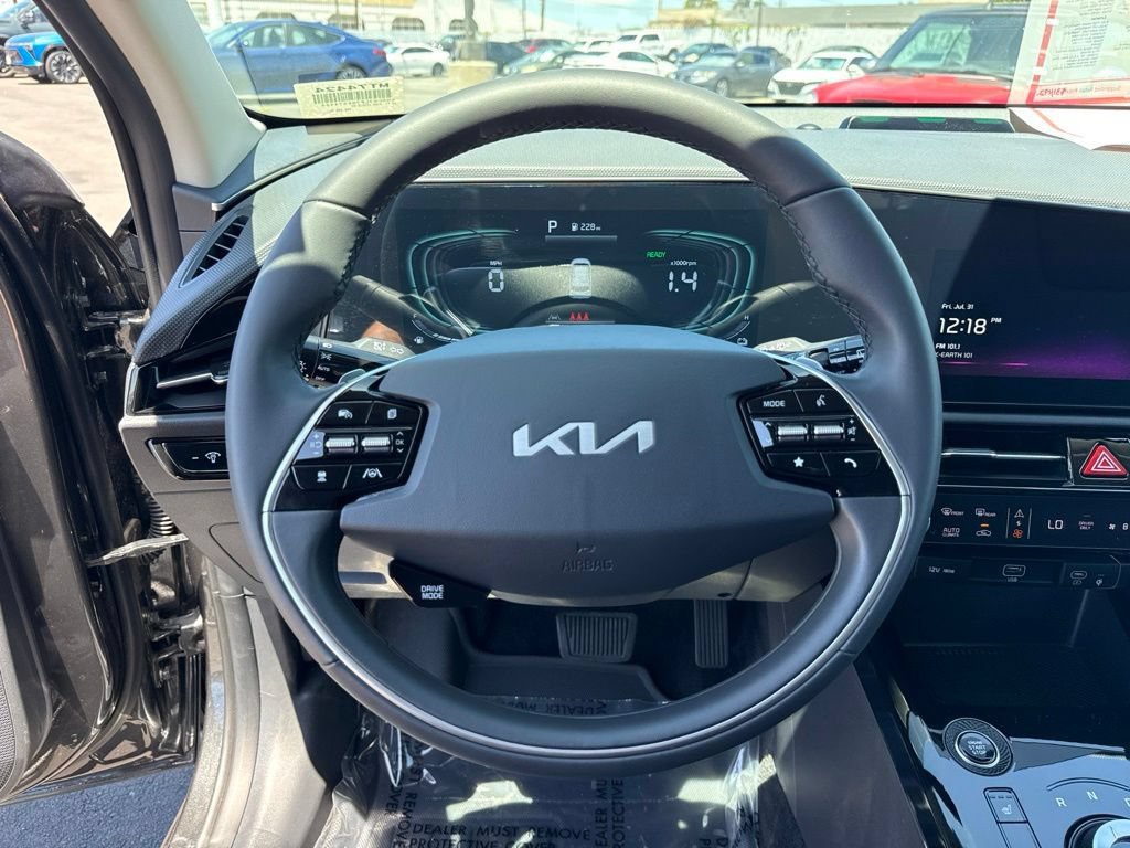 Used 2025 Kia Niro EX FWD image 21