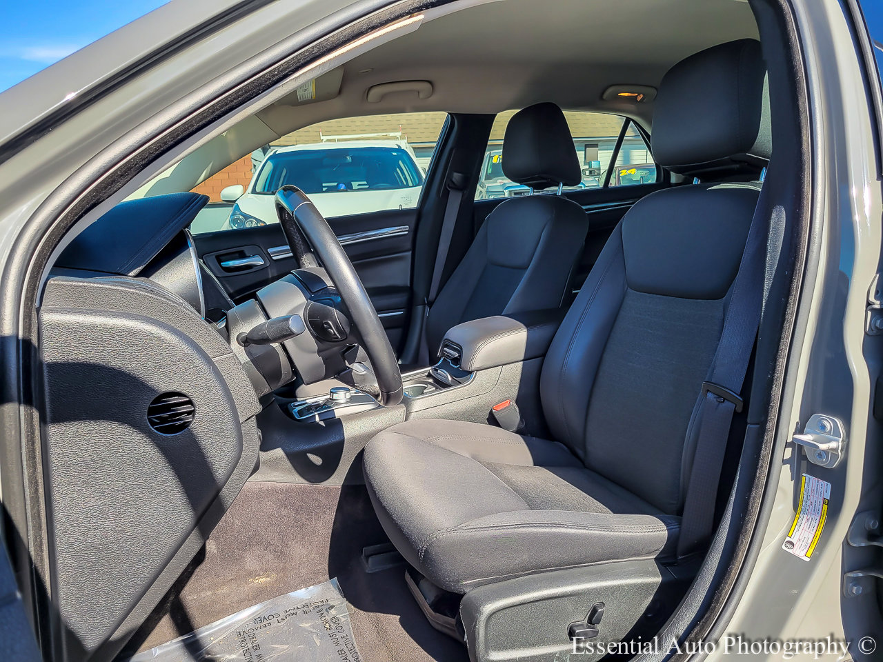 Used 2019 Chrysler 300 Touring w/ Sport Appearance Package image 7