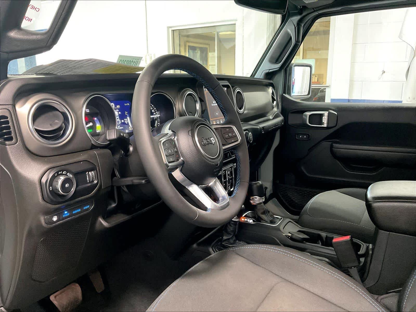 Used 2023 Jeep Wrangler Unlimited Rubicon 4xe w/ Cold Weather Group AWD/4WD image 8