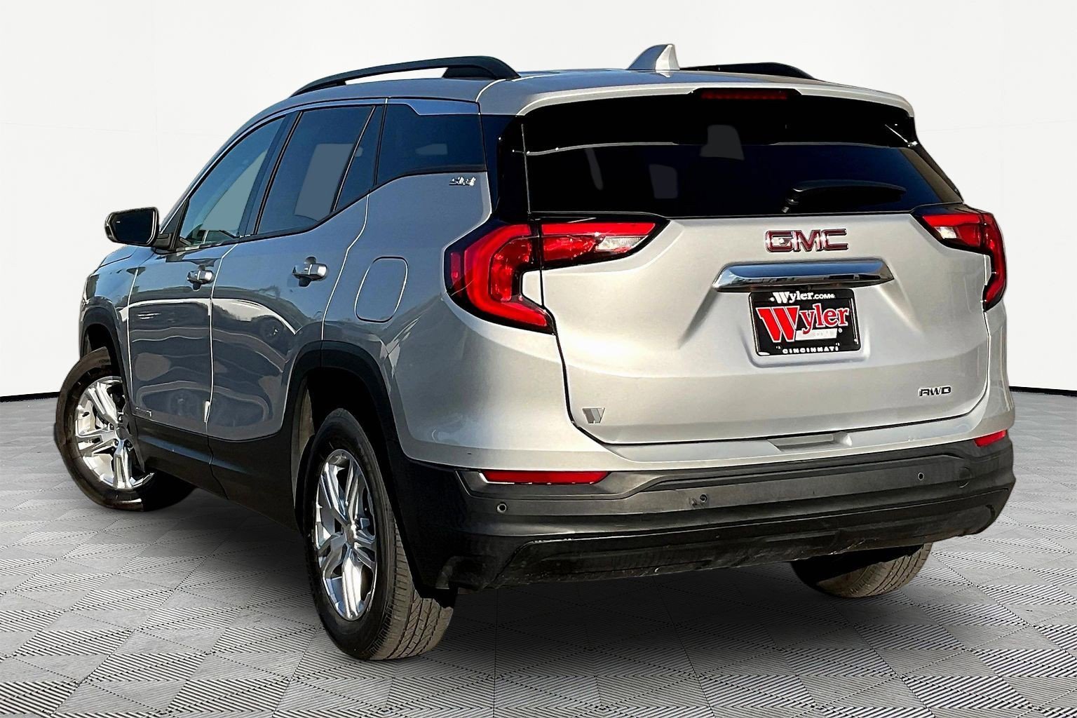Used 2019 GMC Terrain SLE w/ Driver Convenience Package AWD/4WD image 4