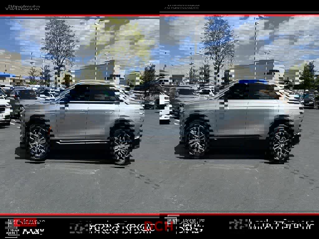 Used 2025 Cadillac Lyriq Luxury AWD/4WD image 4