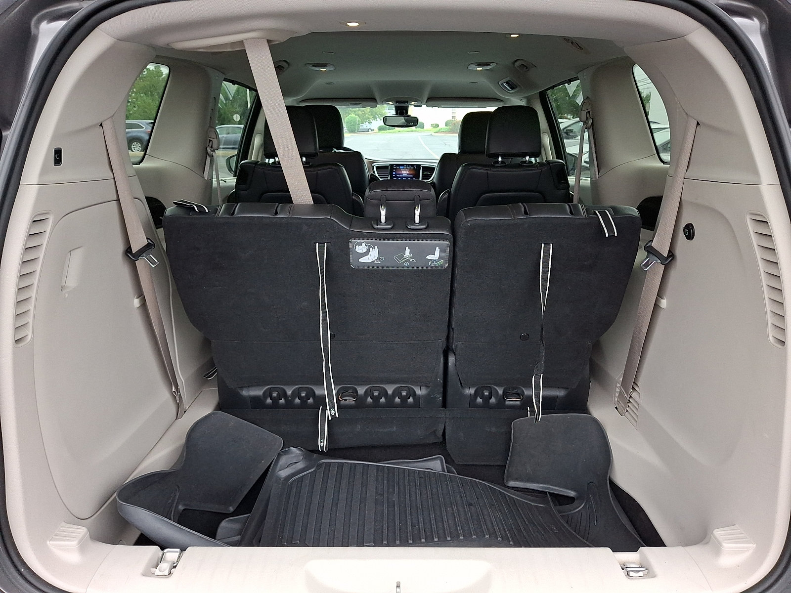 Used 2017 Chrysler Pacifica Touring-L FWD image 27