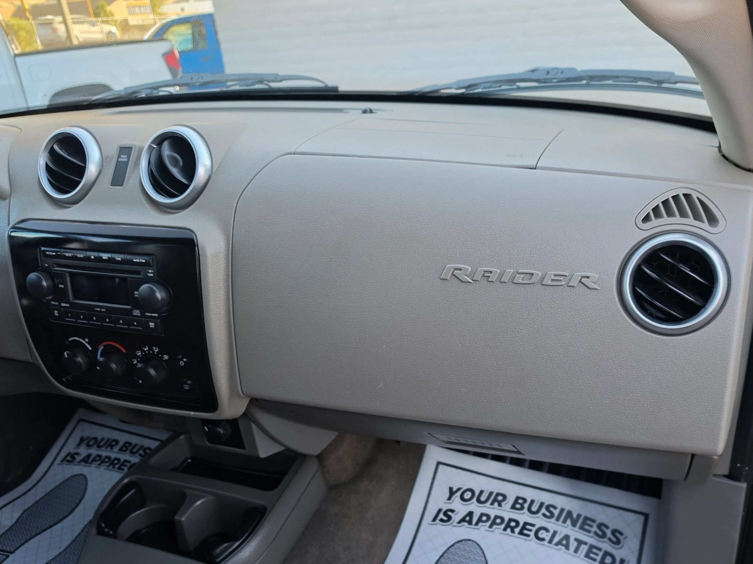 Used 2006 Mitsubishi Raider XLS AWD/4WD image 27