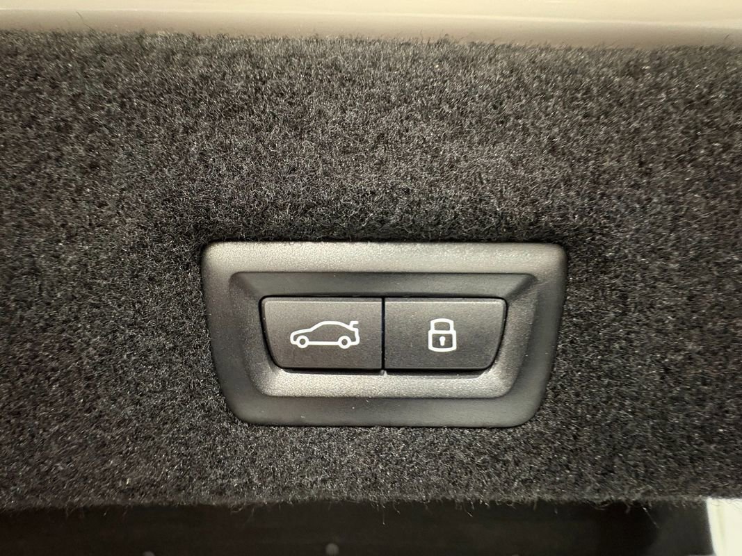 Used 2024 BMW i7 xDrive60 image 41