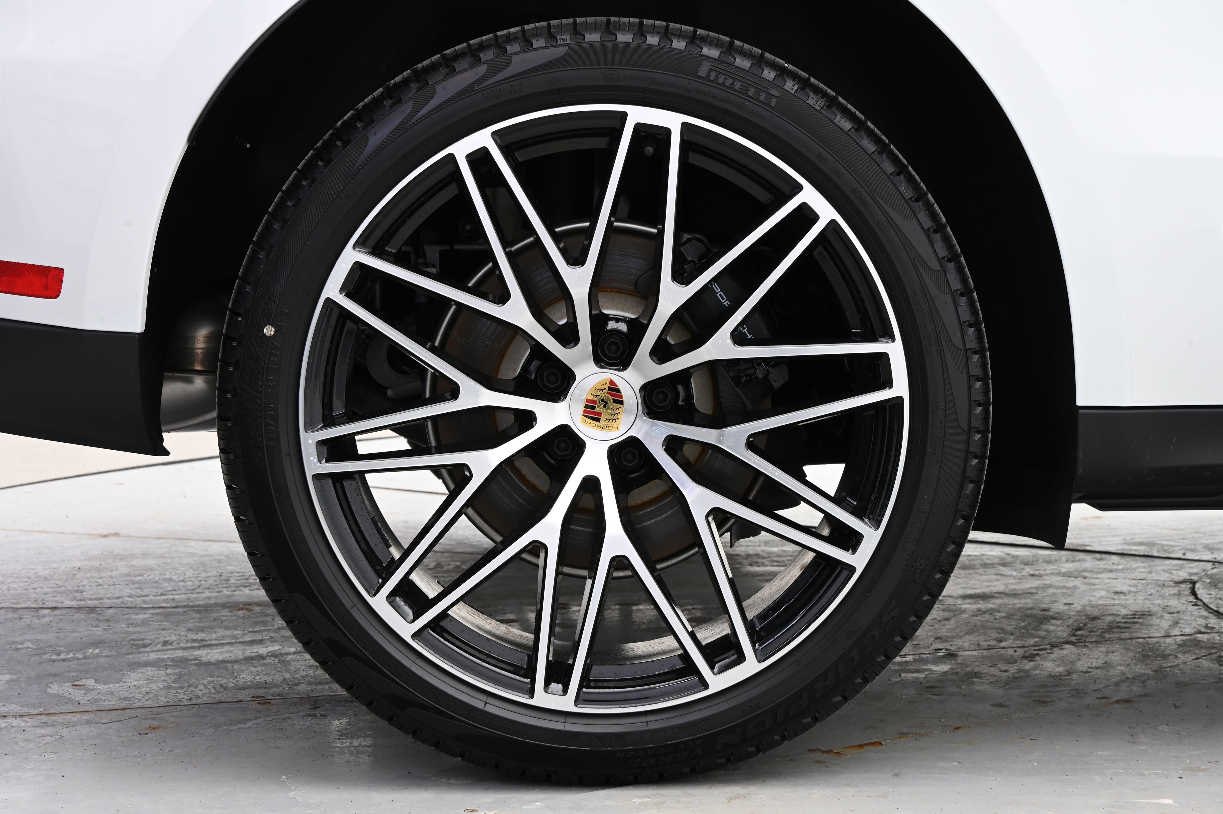 Used 2025 Porsche Macan image 17