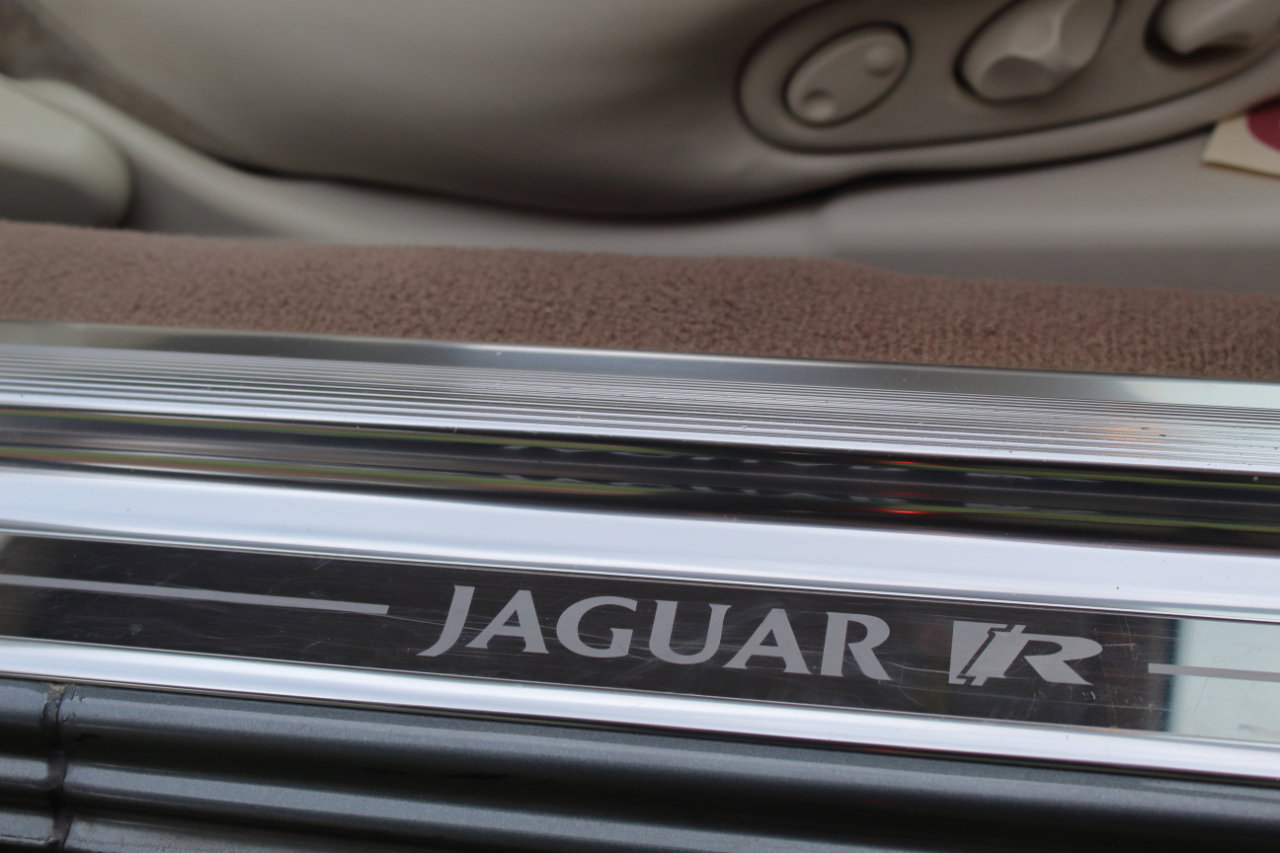 Used 2003 Jaguar XK8 Coupe image 39