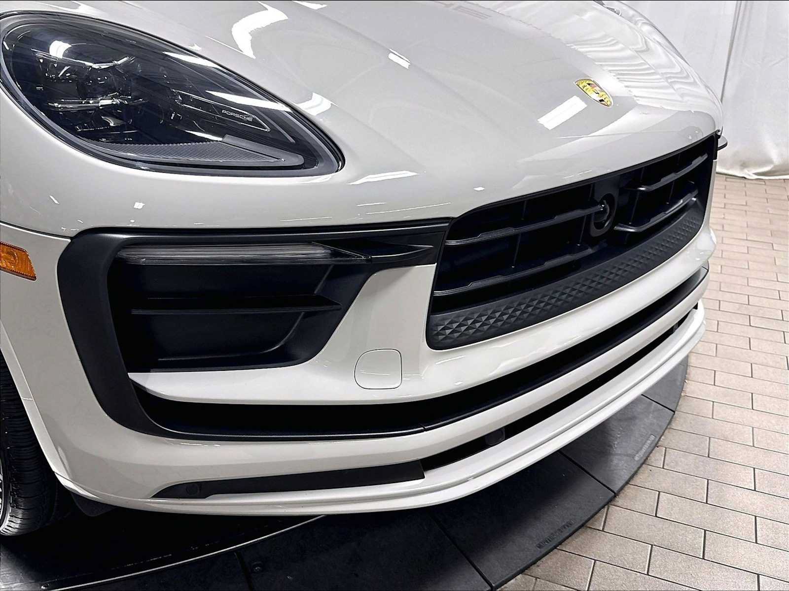 Used 2026 Porsche Macan AWD/4WD image 32