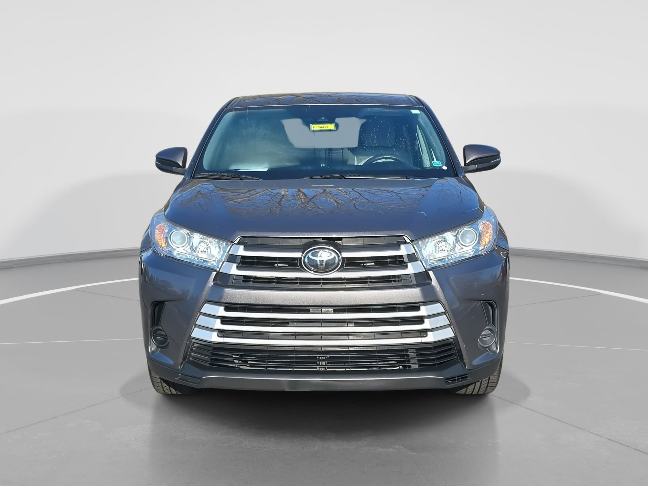 Used 2019 Toyota Highlander LE image 2